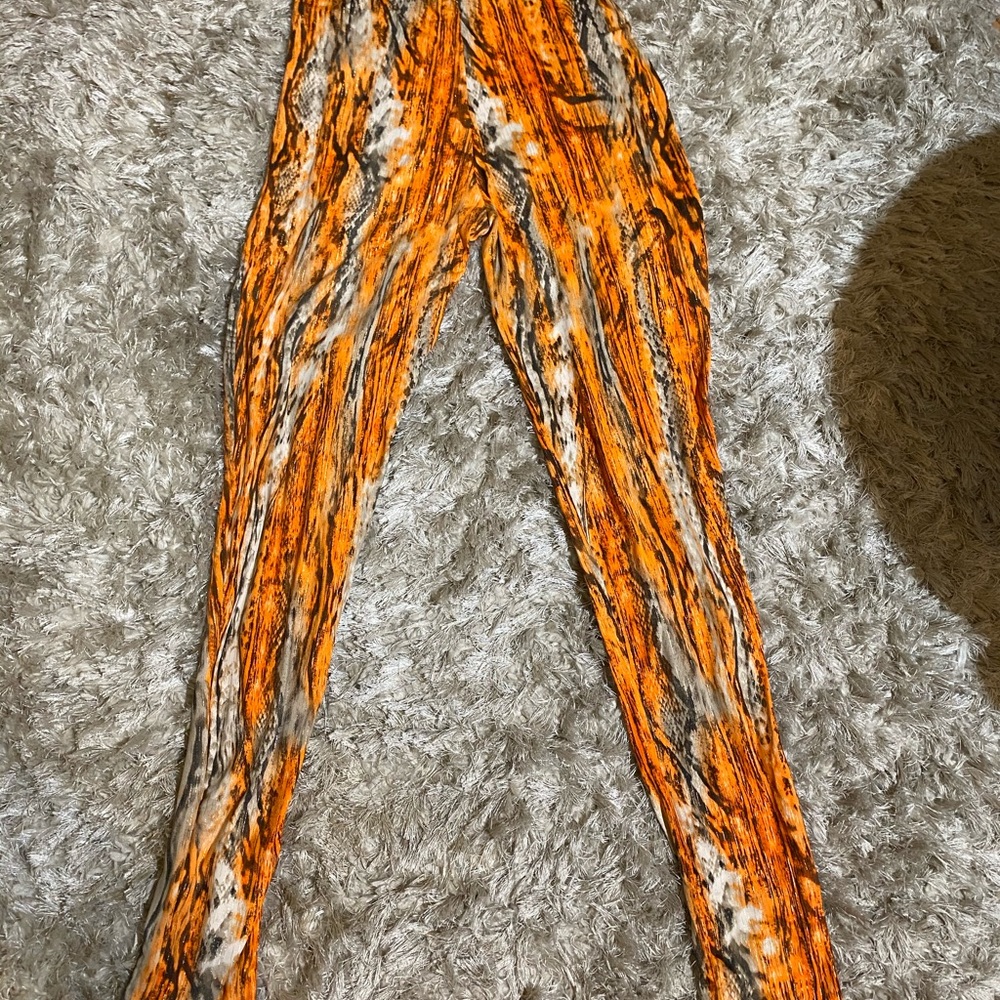Two piece set - Picture 3 of 3